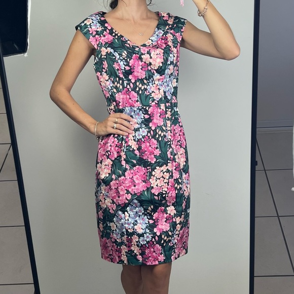 Review Chelsea Flower Dress Fitted Shift Vintage Floral Print Size 10 *no belt* - Picture 2 of 16